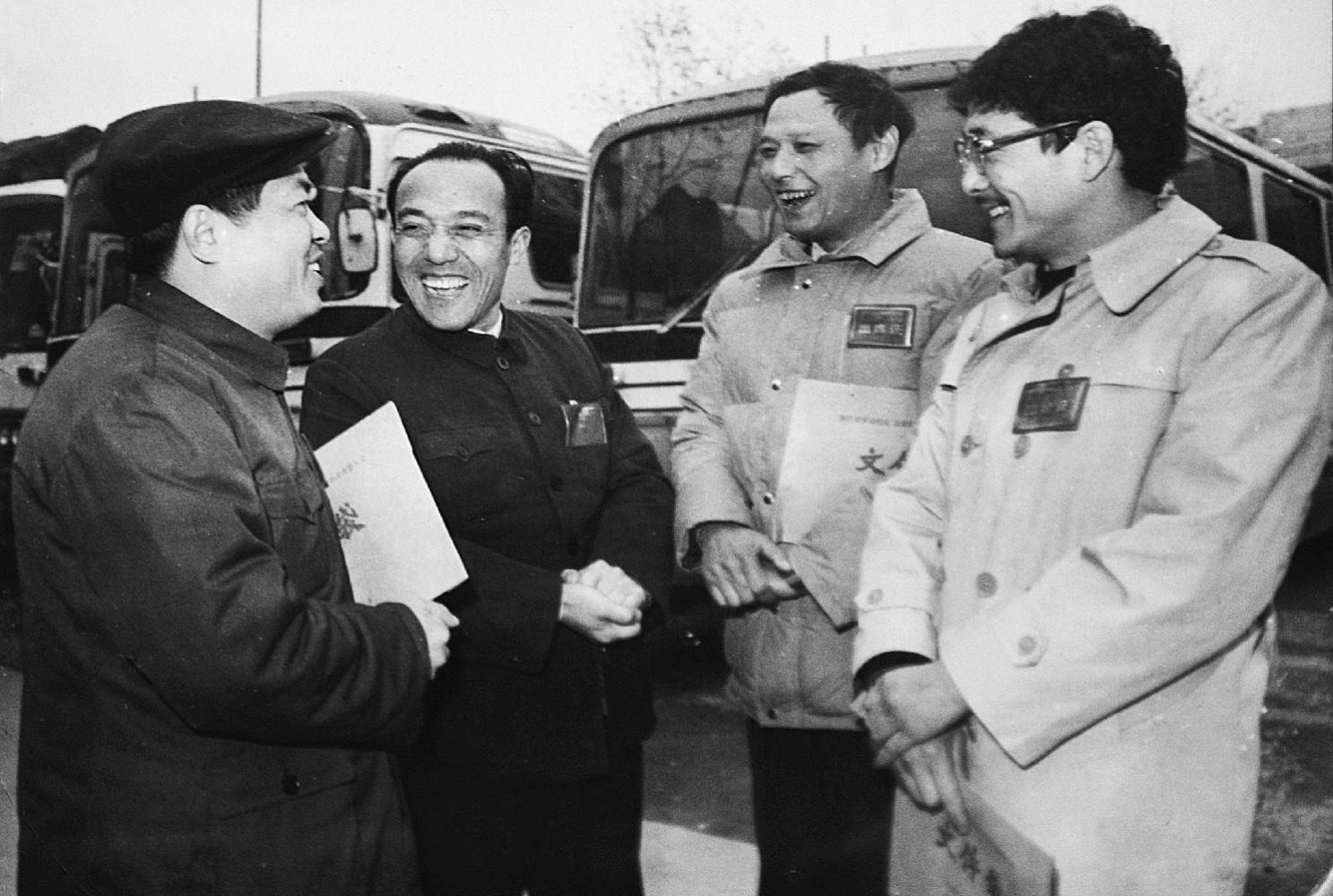 1985年陈亚璜（左一）获全国“五一劳动奖章”后的合影.jpg