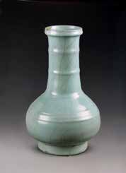 图6南宋官窑青瓷弦纹瓶故宫博物院藏.png